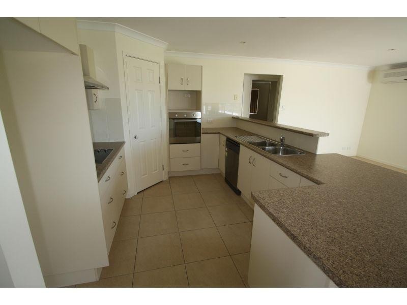 4 Oxley Court, Southside QLD 4570
