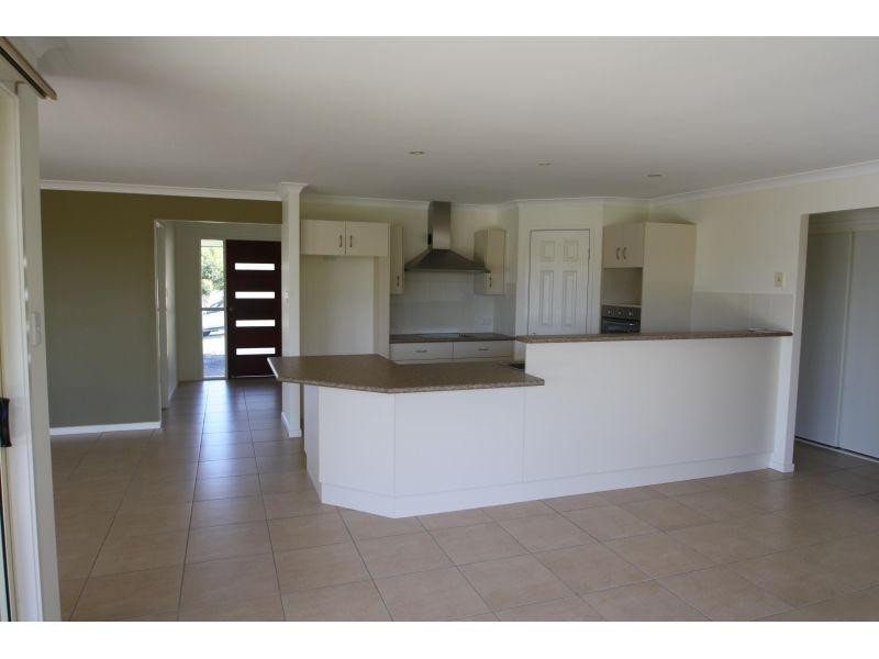 4 Oxley Court, Southside QLD 4570