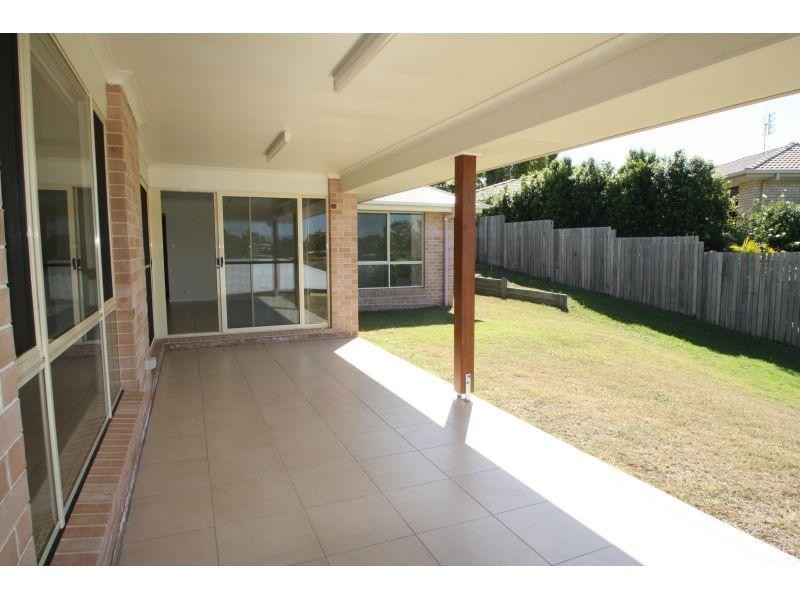 4 Oxley Court, Southside QLD 4570