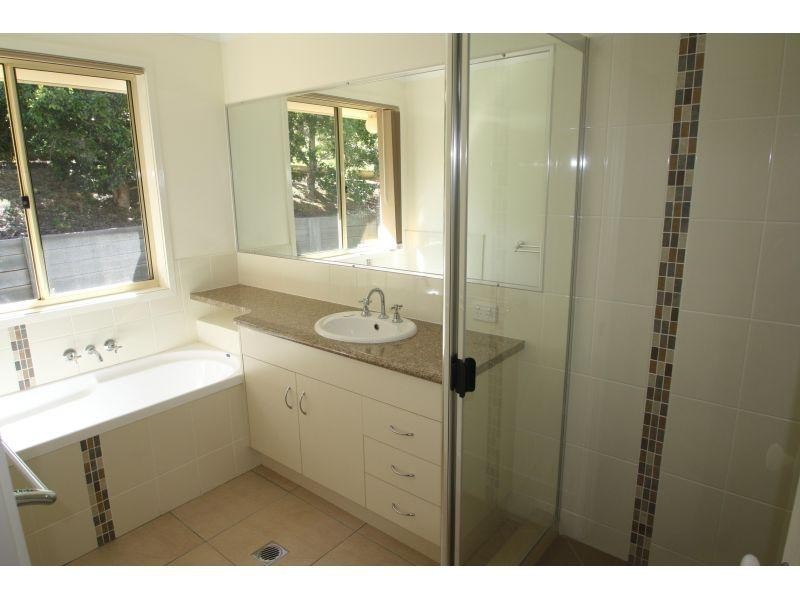 4 Oxley Court, Southside QLD 4570