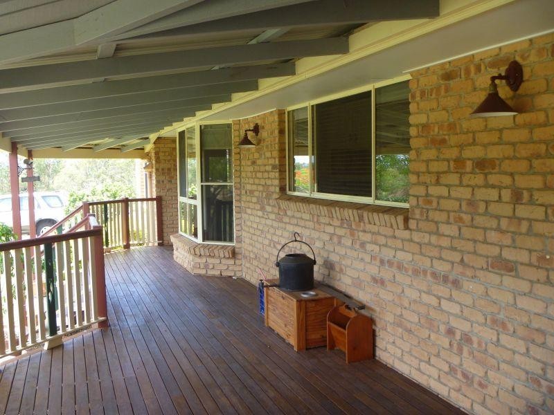 428 McIntosh Creek Rd, Mcintosh Creek QLD 4570