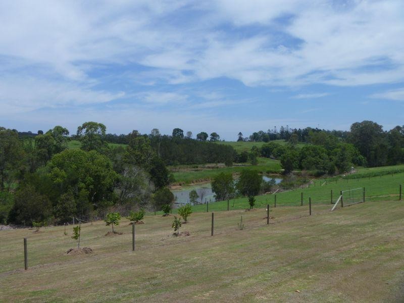 428 McIntosh Creek Rd, Mcintosh Creek QLD 4570