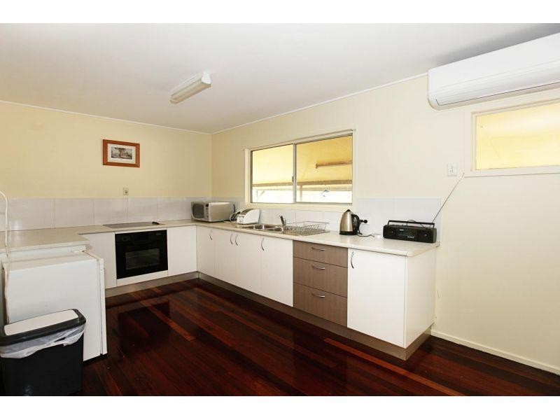 9 Top House Bruce Highway, Chatsworth QLD 4570