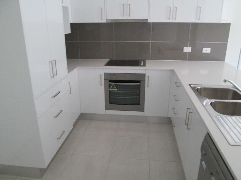 1/7 Bond Drive, Southside QLD 4570