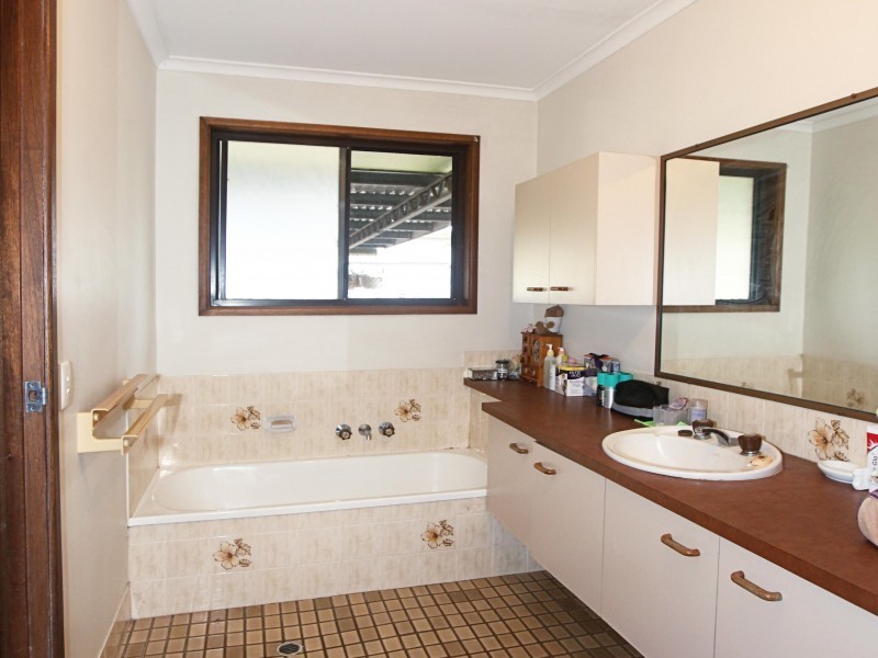 9 Middle House Bruce Highway, Gympie QLD 4570