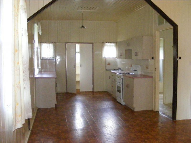 8 Cave Street, Kilkivan QLD 4600