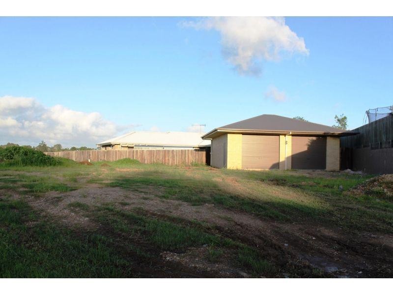 3 Petrie Court, Southside QLD 4570