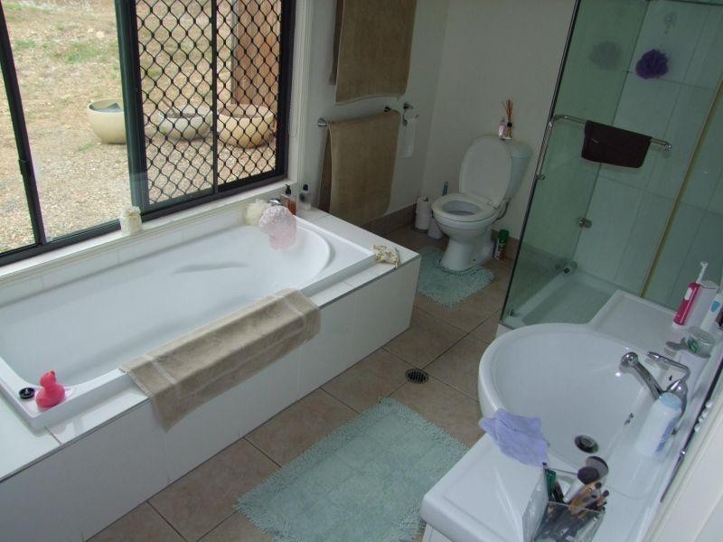9  Okeeffe Rd, Mothar Mountain QLD 4570