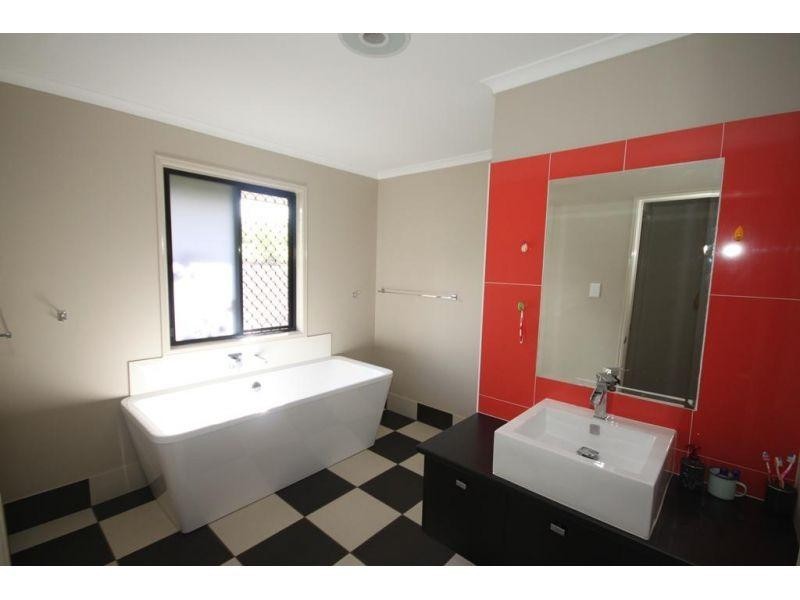 9 Channel Court, Pie Creek QLD 4570