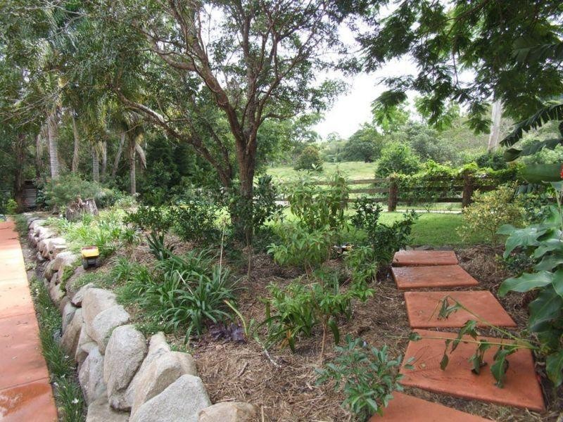 8 Highfield Drive, Chatsworth QLD 4570