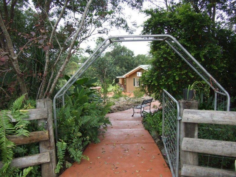 8 Highfield Drive, Chatsworth QLD 4570