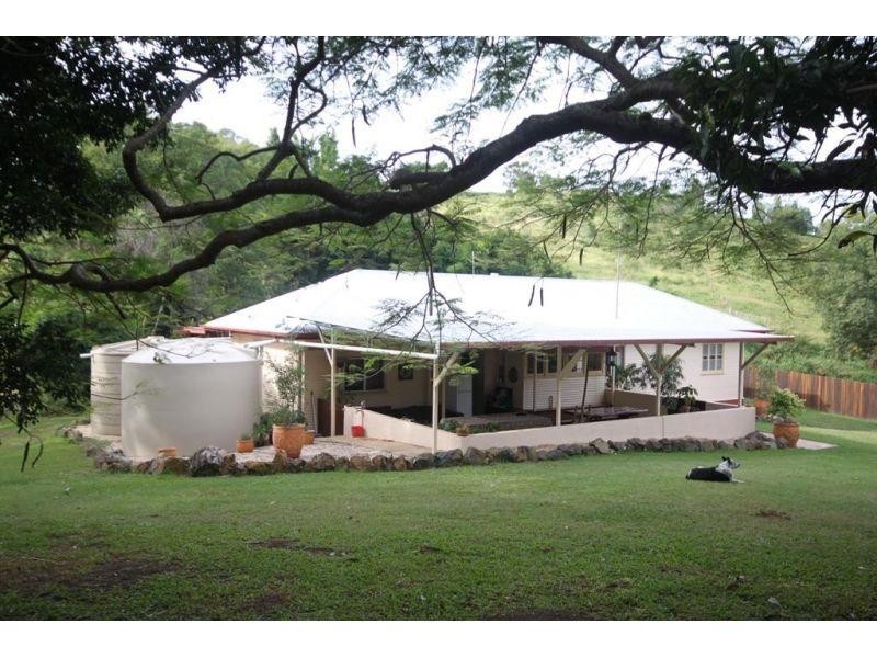 825 McIntosh Creek Rd, Mcintosh Creek QLD 4570