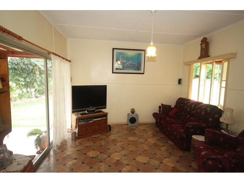 825 McIntosh Creek Rd, Mcintosh Creek QLD 4570