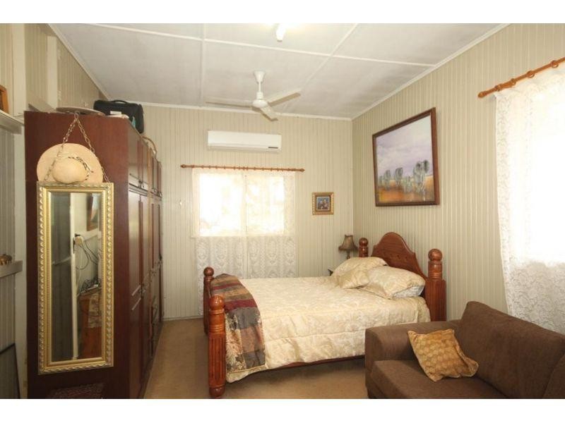 825 McIntosh Creek Rd, Mcintosh Creek QLD 4570