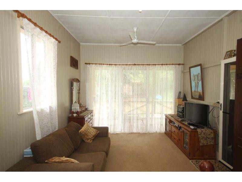 825 McIntosh Creek Rd, Mcintosh Creek QLD 4570