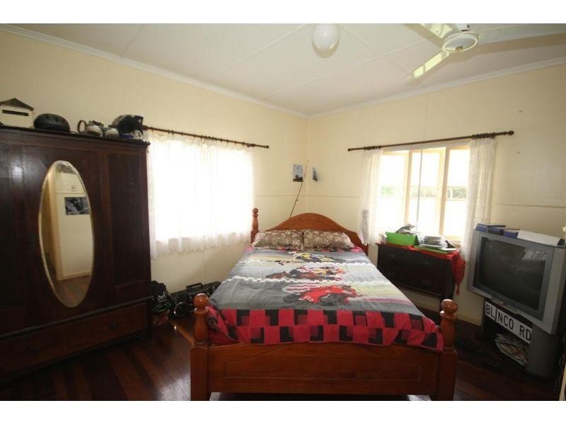 825 McIntosh Creek Rd, Mcintosh Creek QLD 4570