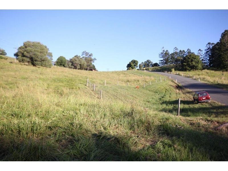 825 McIntosh Creek Rd, Mcintosh Creek QLD 4570