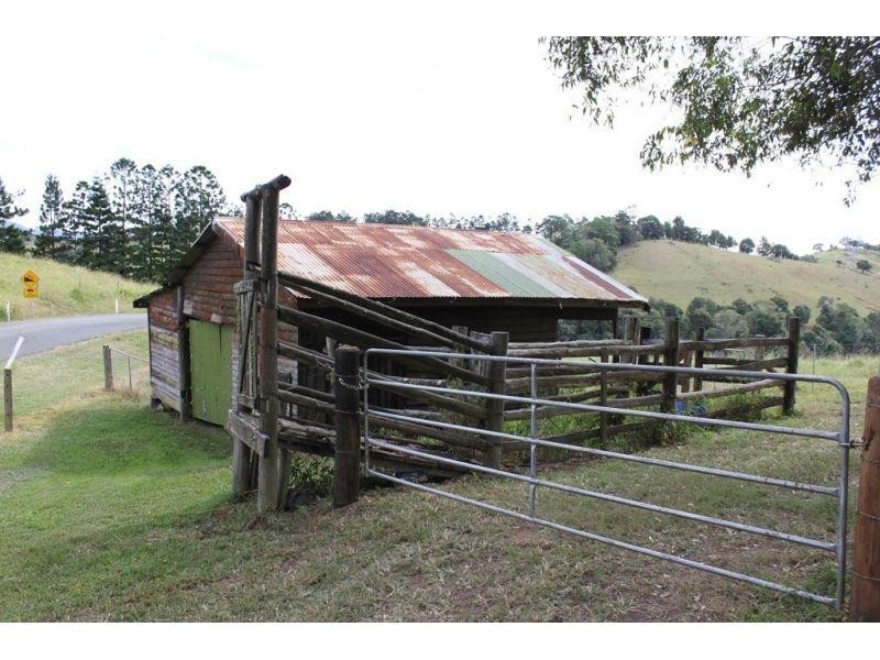 825 McIntosh Creek Rd, Mcintosh Creek QLD 4570