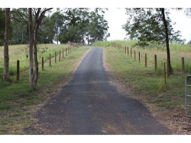 825 McIntosh Creek Rd, Mcintosh Creek QLD 4570