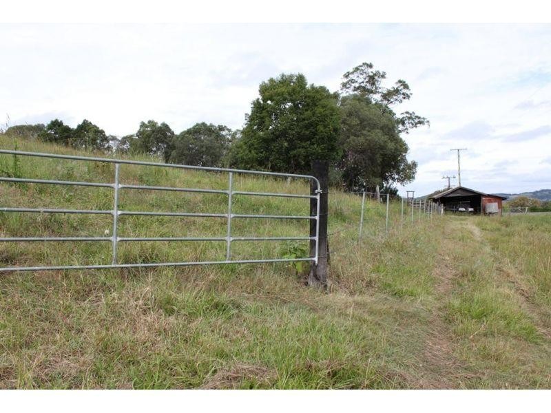 825 McIntosh Creek Rd, Mcintosh Creek QLD 4570
