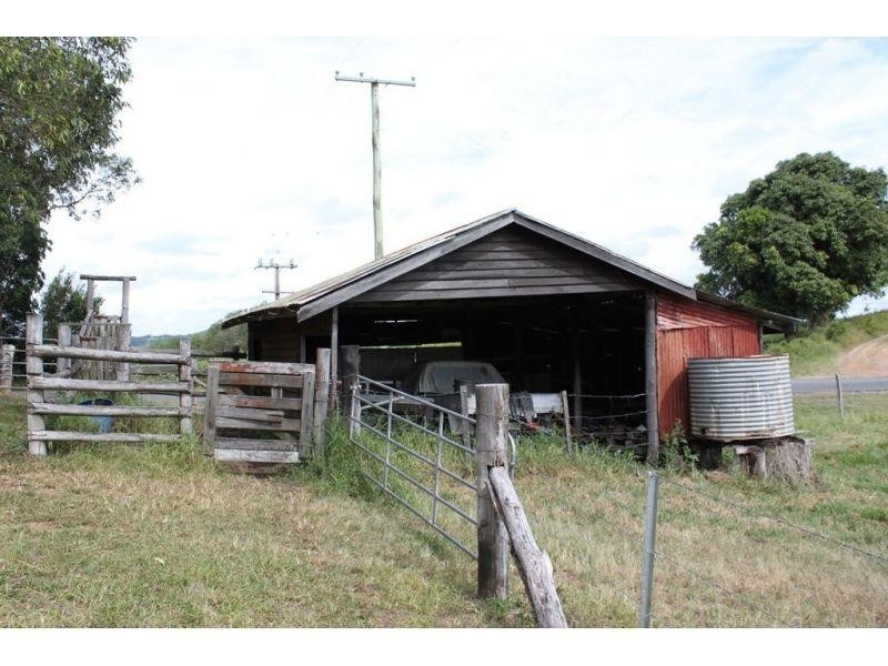 825 McIntosh Creek Rd, Mcintosh Creek QLD 4570