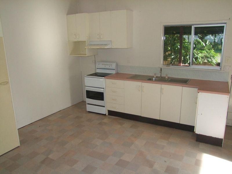 184  Robinson Rd, Calico Creek QLD 4570