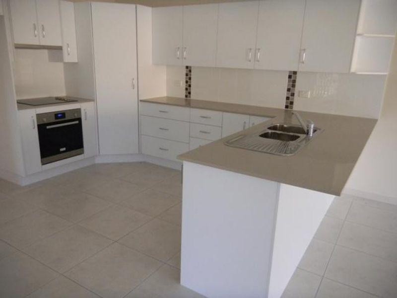 Unit 2 / 7 Rocklea Drive, Southside QLD 4570