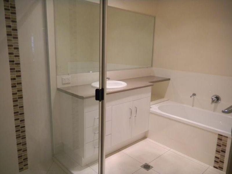 Unit 2 / 7 Rocklea Drive, Southside QLD 4570