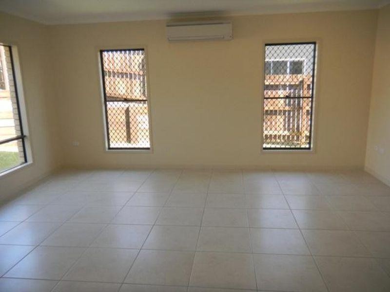 Unit 2 / 7 Rocklea Drive, Southside QLD 4570