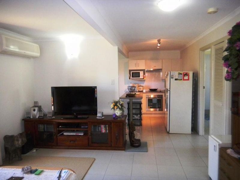 Unit 2 / 1 Gebbutt Street, Southside QLD 4570