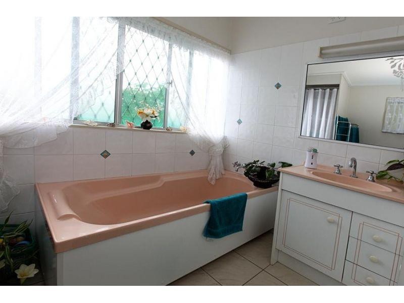 173  McIntosh Creek Road, Jones Hill QLD 4570