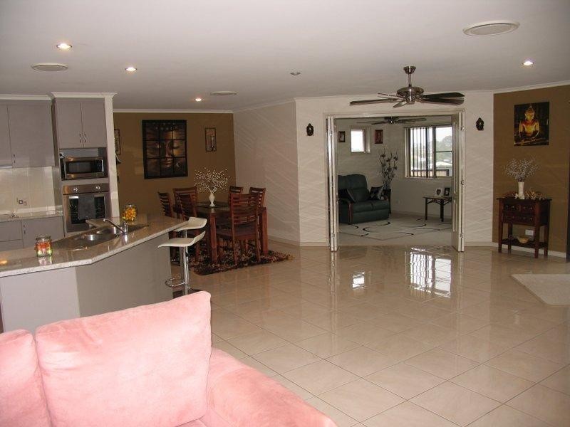 5 Archer Cct, Southside QLD 4570