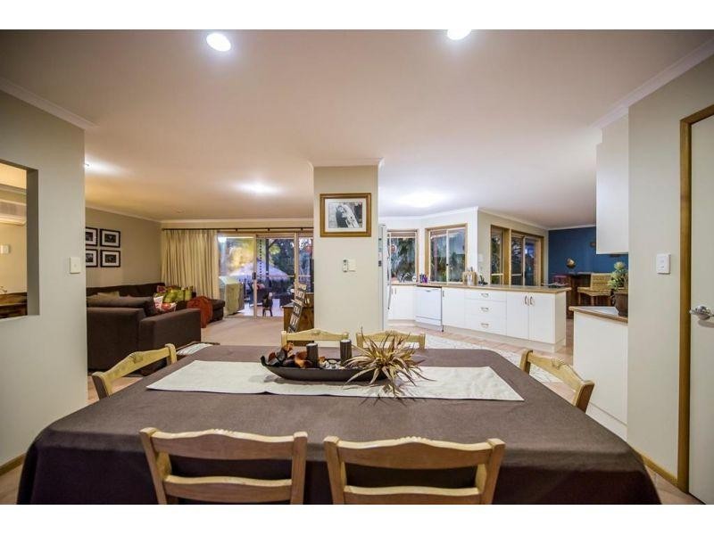 13 Topaz Court, Southside QLD 4570