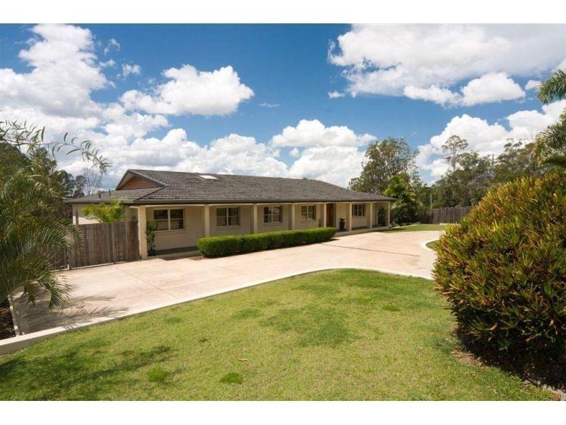 39 Watson Road, Southside QLD 4570