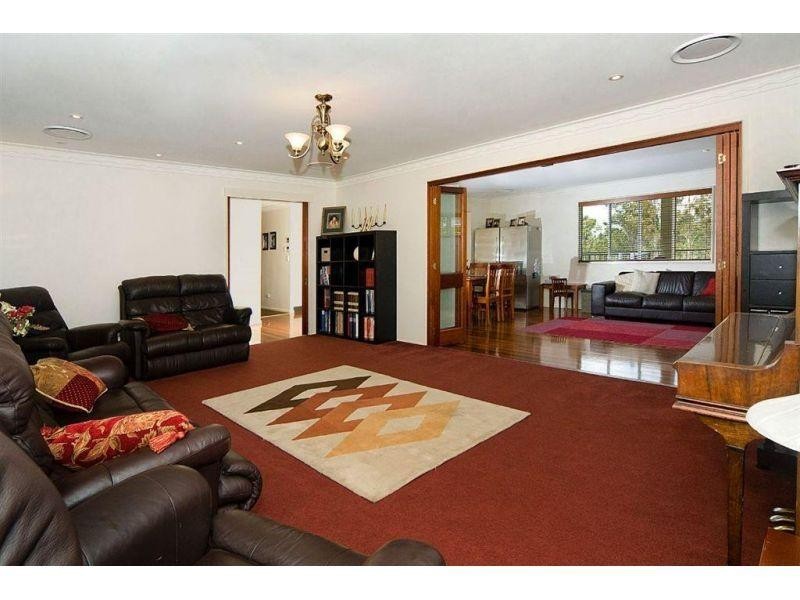 39 Watson Road, Southside QLD 4570