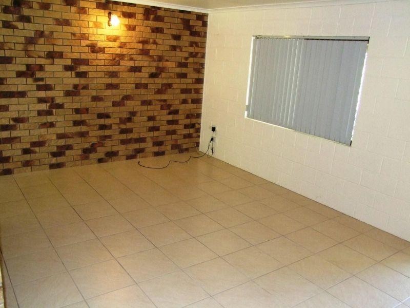 9 Watson Rd, Southside QLD 4570