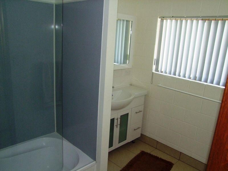 9 Watson Rd, Southside QLD 4570