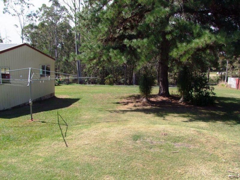 9 Watson Rd, Southside QLD 4570