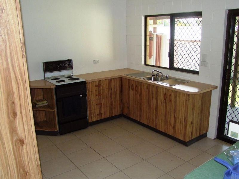 9 Watson Rd, Southside QLD 4570