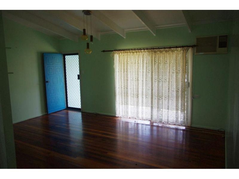 4 Gebbutt Street, Southside QLD 4570