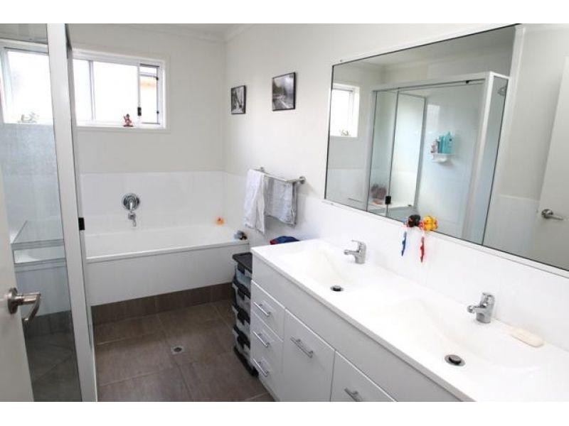 9 Rocklea Drive, Southside QLD 4570