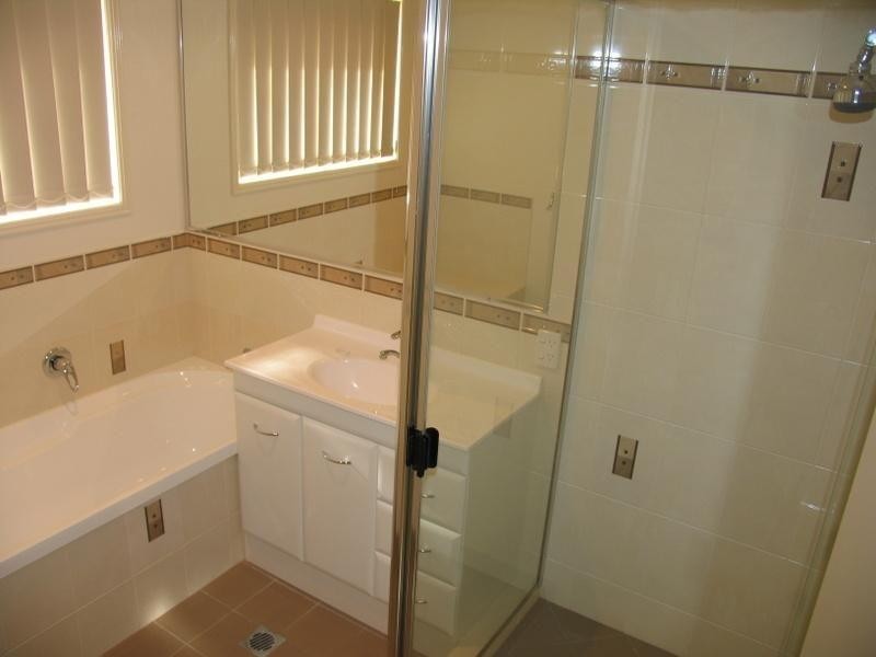 8 Killarney Court, Southside QLD 4570