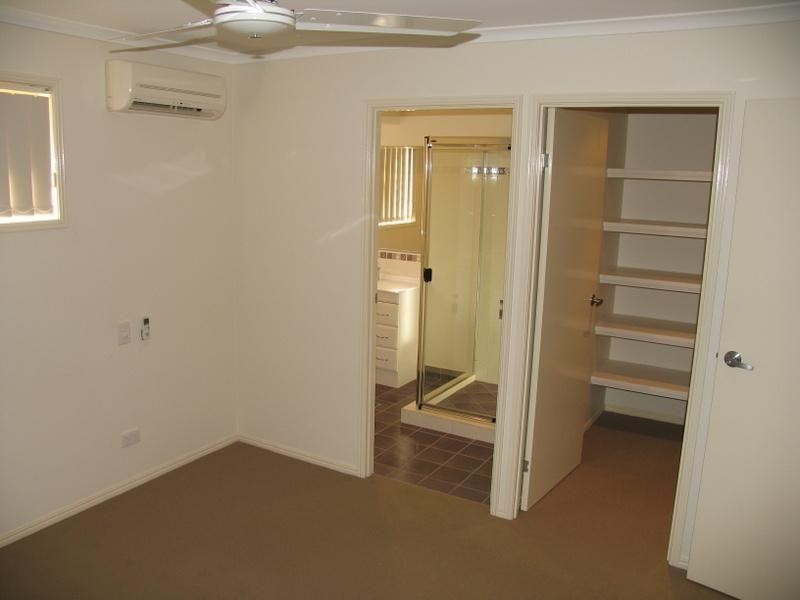 8 Killarney Court, Southside QLD 4570