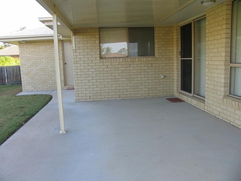 8 Killarney Court, Southside QLD 4570