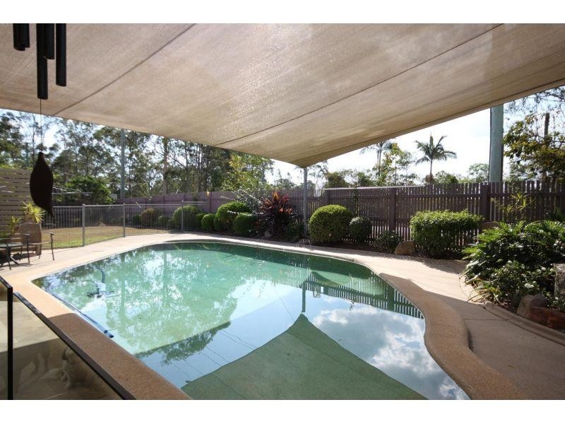8 Groves Road, Araluen QLD 4570