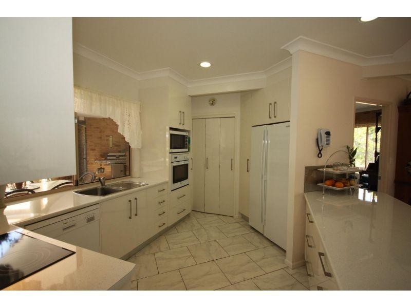 8 Groves Road, Araluen QLD 4570