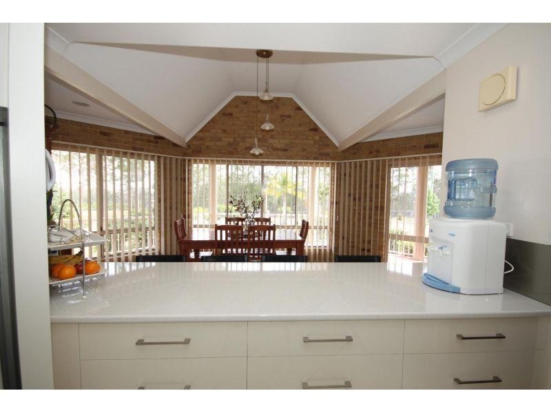 8 Groves Road, Araluen QLD 4570