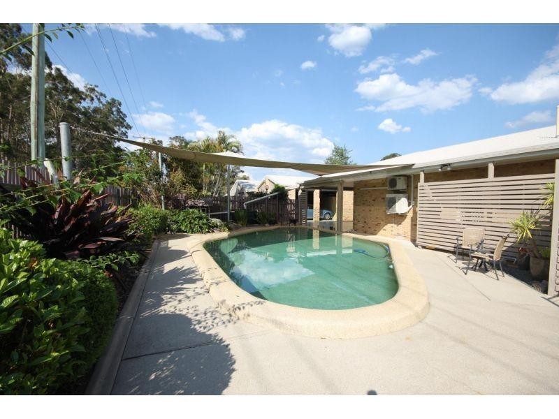 8 Groves Road, Araluen QLD 4570