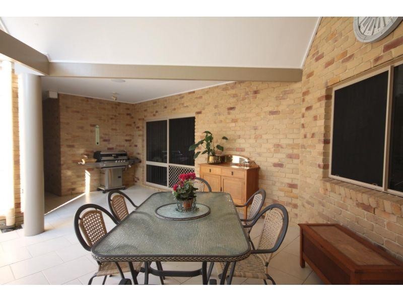 8 Groves Road, Araluen QLD 4570
