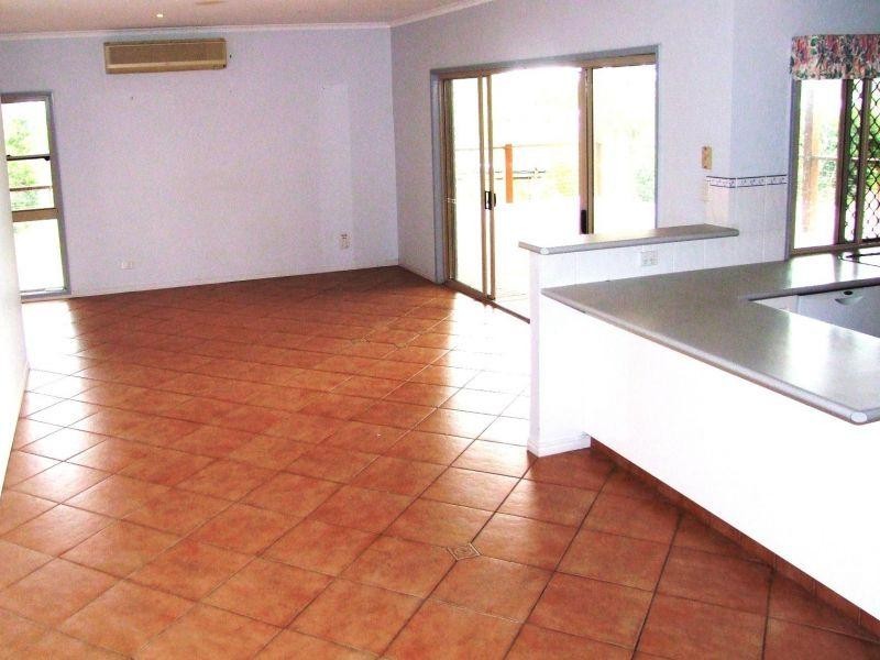 4 Kimberley Av, Southside QLD 4570